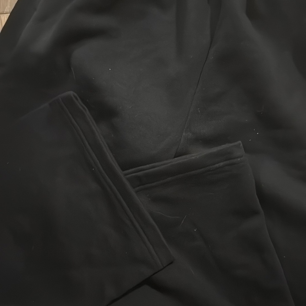Alo Yoga Accolade Sweatpants Straight Leg in black - Picture 11 of 11
